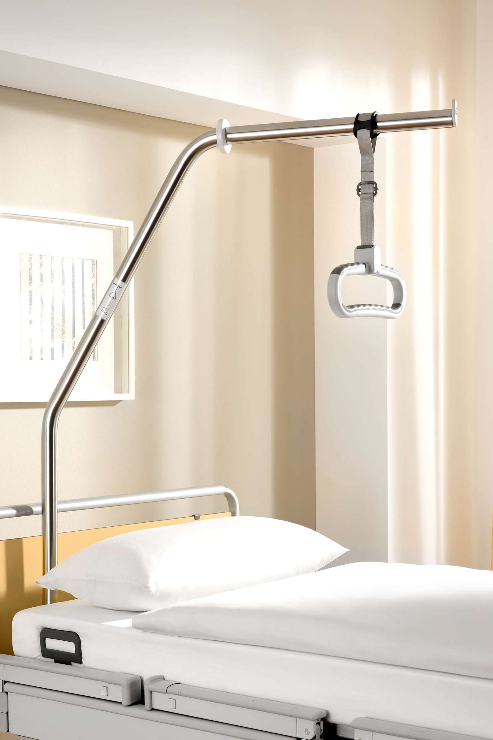 Optional lifting pole on the Vida hospital bed