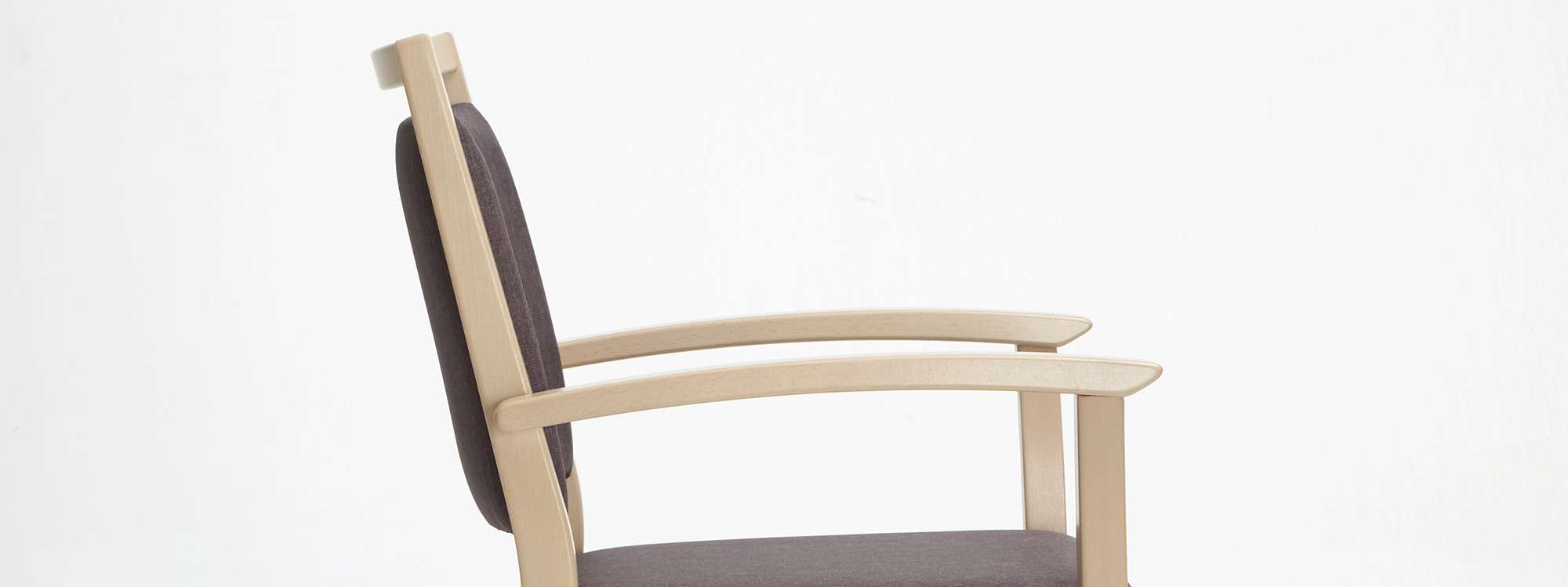 The Mavo model as a stackable chair with armrests