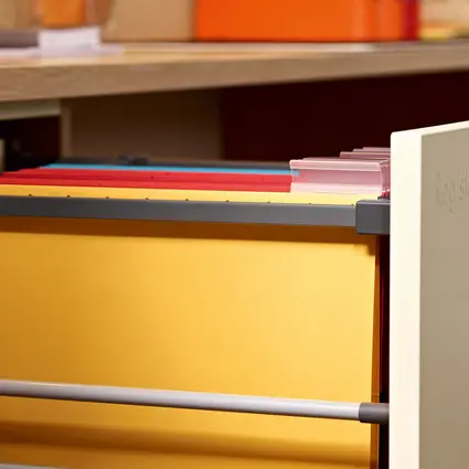Flexibler Stauraum in den Objektmöbeln