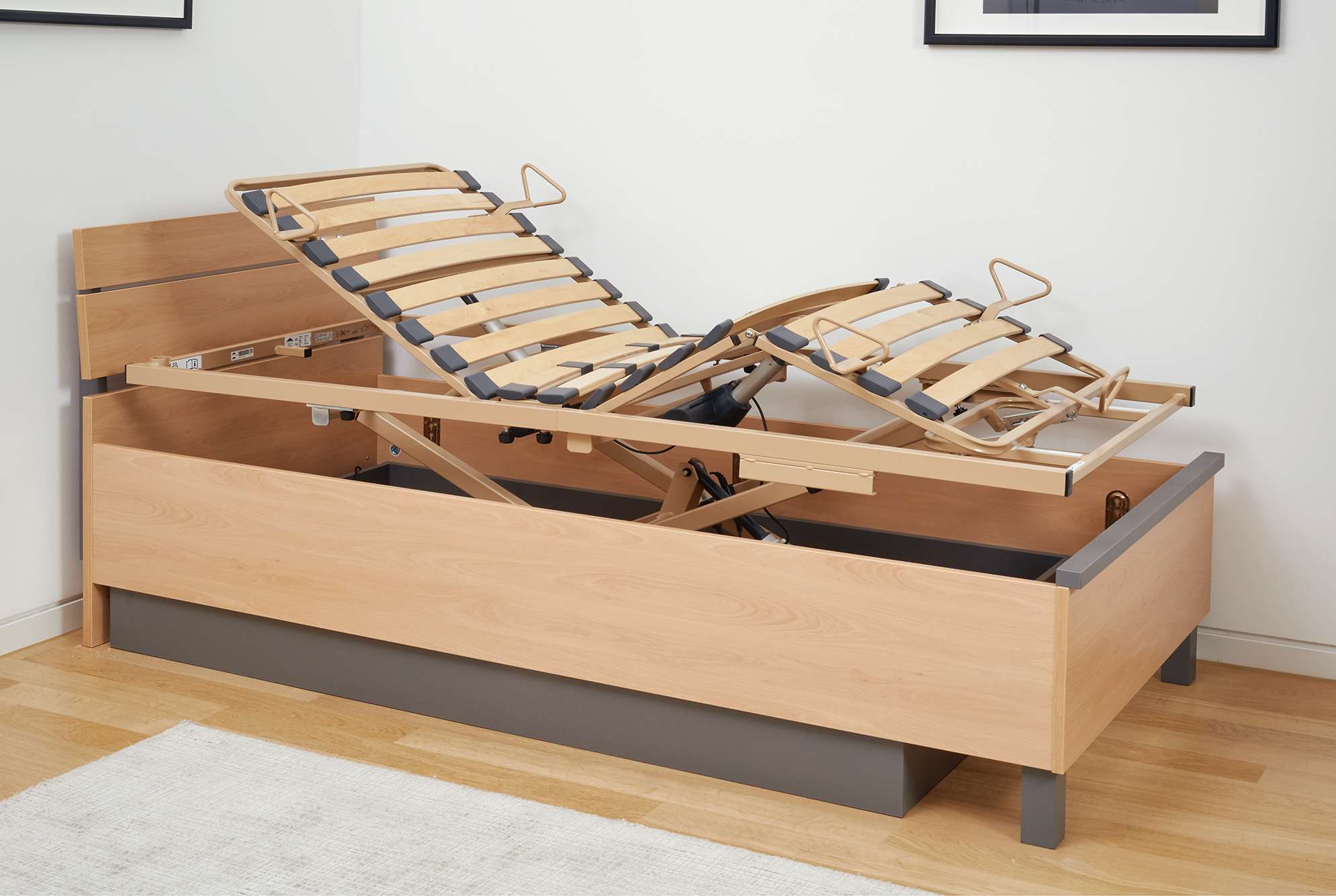 Combination of Lippe IV washable bed insert and Relax bed frame