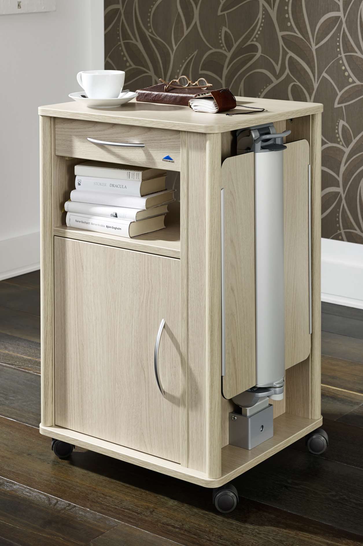 Overbed table integrated in the Alcamo bedside cabinet