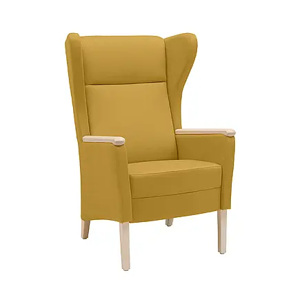 Fotel Luna z wysokim oparciem z żółtego materiału i drewnianymi nóżkami w jasnym kolorze