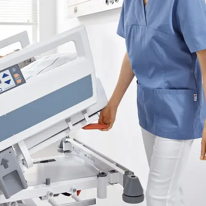 Sicuro tera Intensivpflegebett mit gut sichtbarer CPR-Notfallhebel