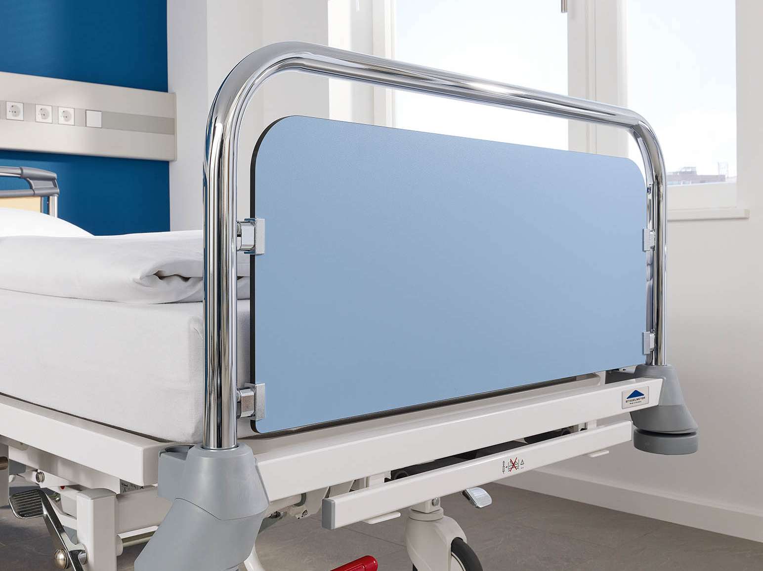 Classic head and footboard of the Deka hospital bed