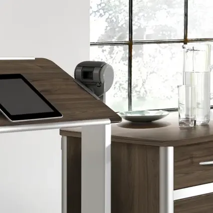 Schwenkbarer Betttisch am Nachttisch Combino