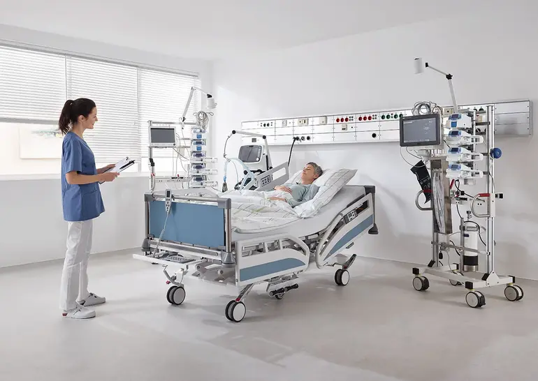 Sicuro tera Intensivbett mit integrierter Waage und Anzeigeeinheit für das Wiegen von Patienten