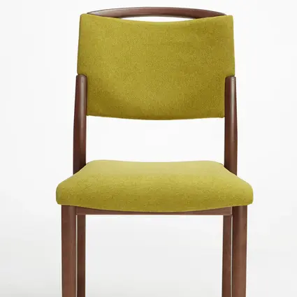 Modell Fena als Stapelstuhl mit Griffbügel ohne Armlehnen