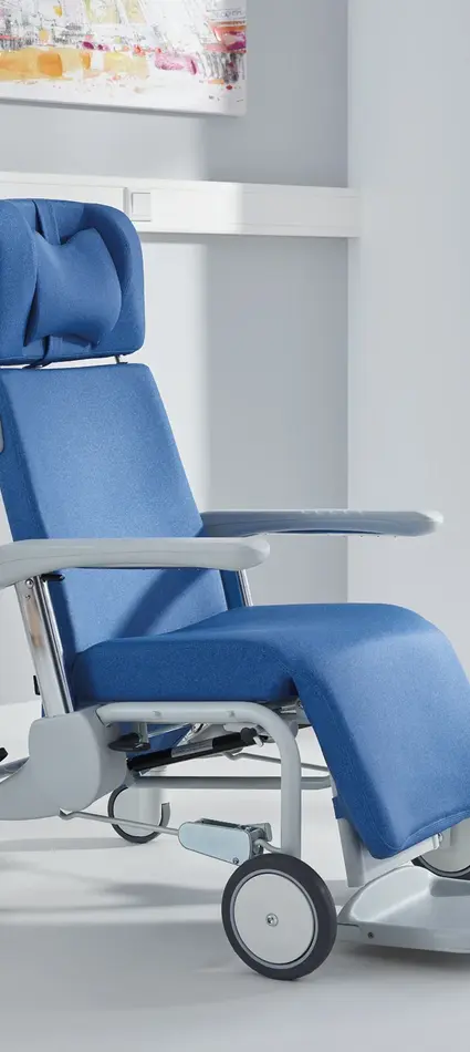 The Ravello sano has two directional castors and a footrest that folds up.