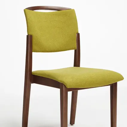 Modell Fena als Stapelstuhl mit Griffbügel ohne Armlehnen