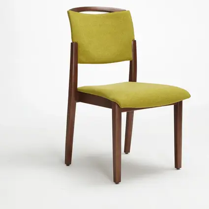 Modell Fena als Stapelstuhl mit Griffbügel ohne Armlehnen