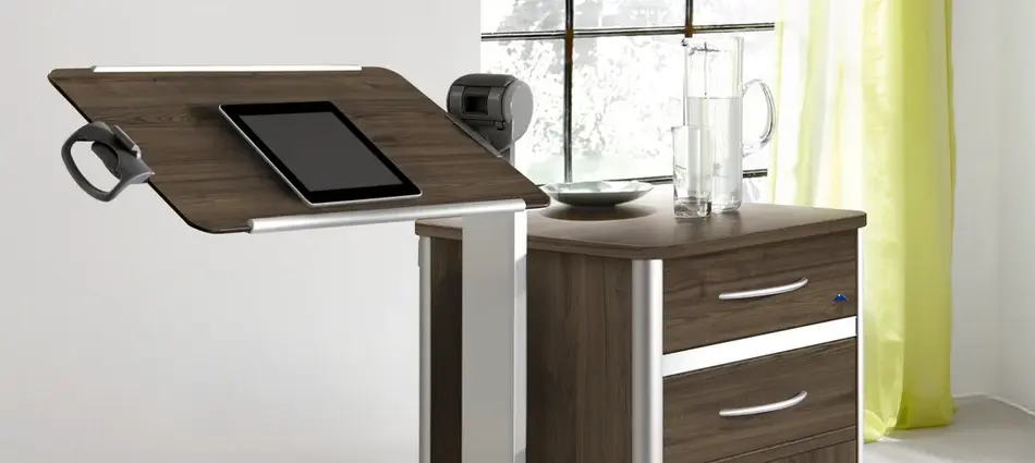 Swivelling overbed table on the Combino bedside cabinet