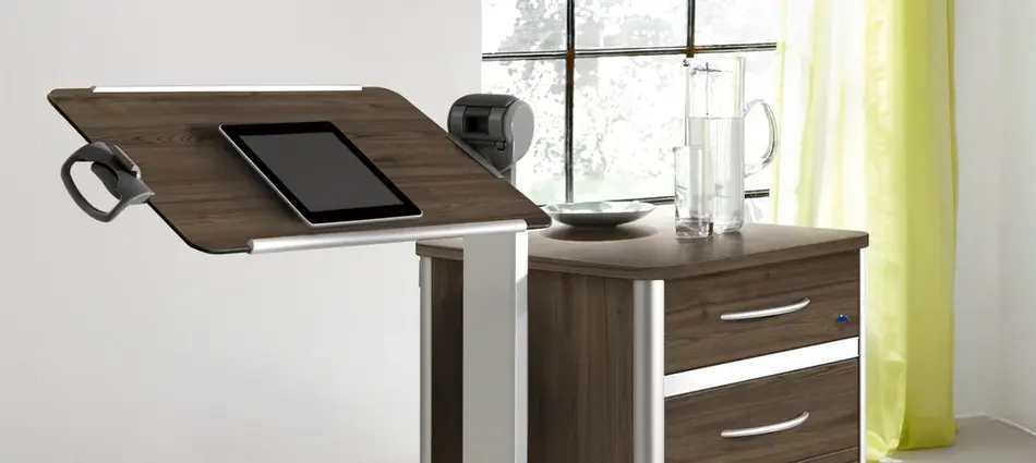 Swivelling overbed table on the Combino bedside cabinet