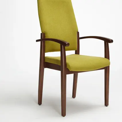 Modèle Fena version chaise à dossier haut avec main courante