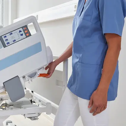 Mechanischer CPR-Hebel am Evario one Krankenhausbett