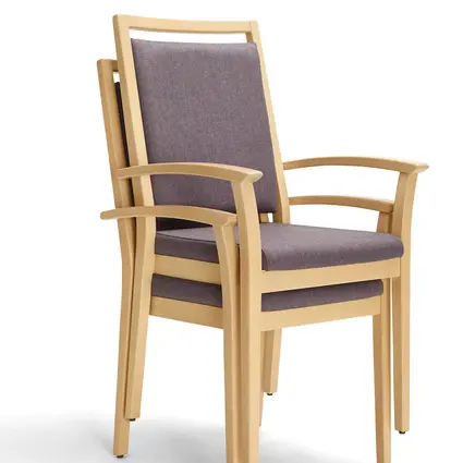 Stapelbare Mavo-Stühle