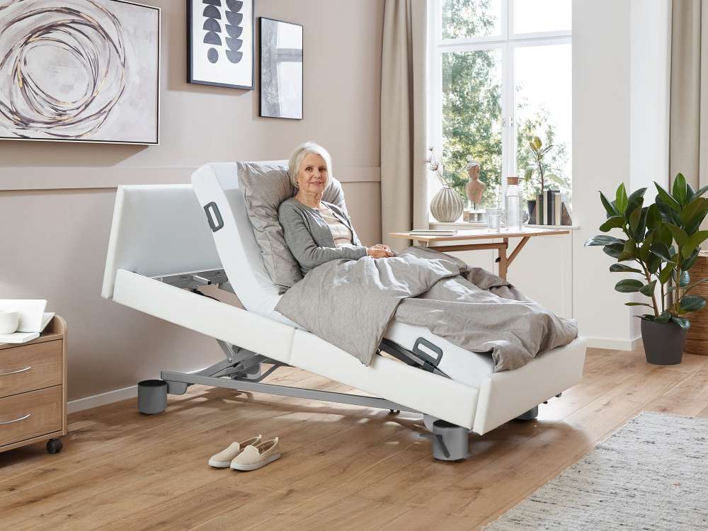 Comfortable sitting position of the Regia care bed