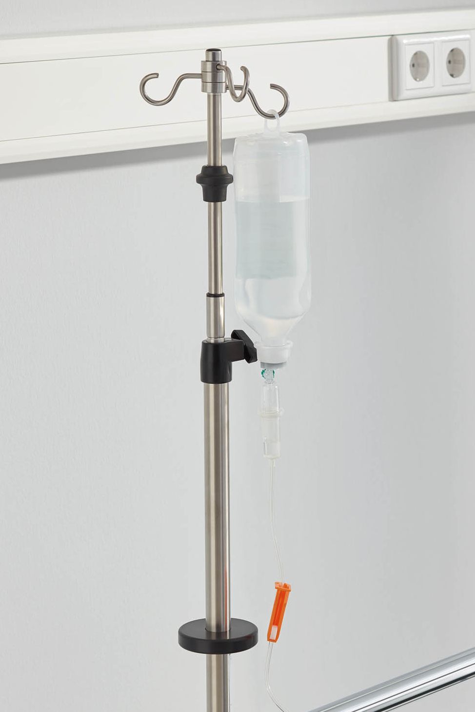 Infusion stand with swivelling hooks for the Mobilo stretcher