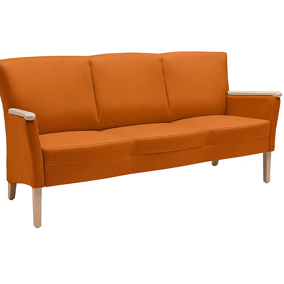 Sofá Luna de tres plazas con tapizado naranja y reposabrazos de madera