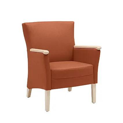 Polstersessel Luna in terracotta mit hellen Holzfüßen