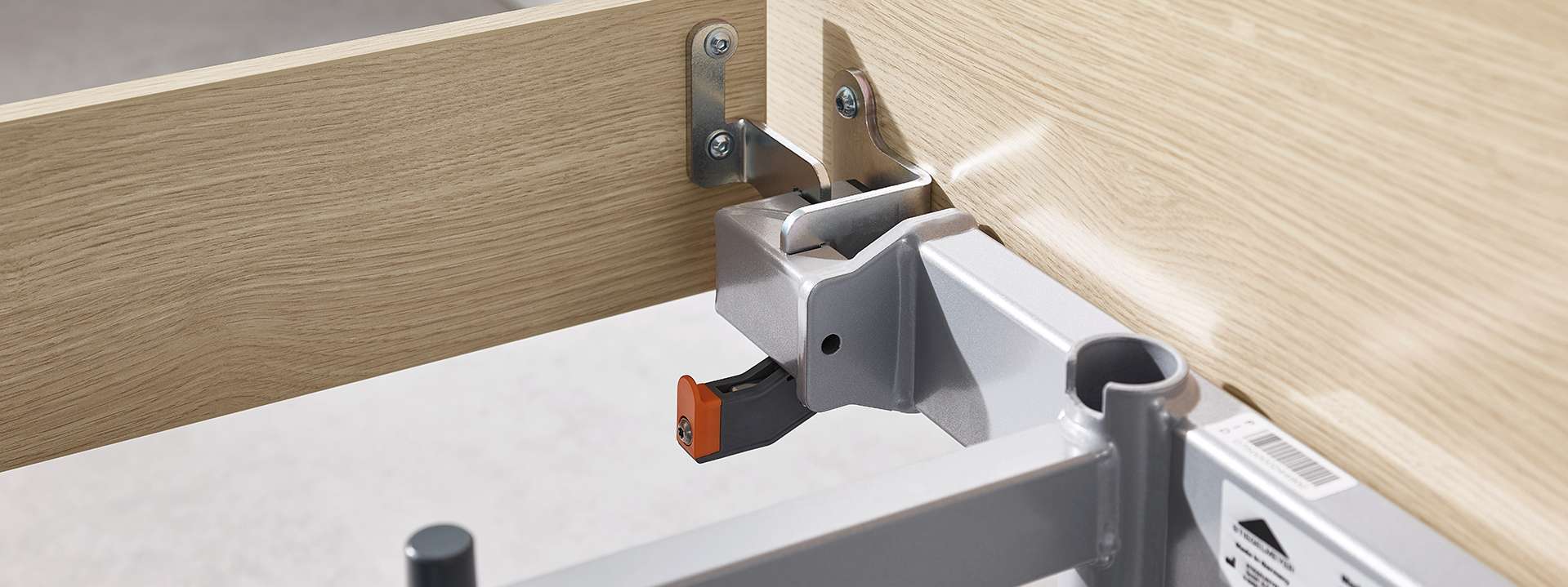 Optional securing of Vario Safe locks against tool-free removal of the elements