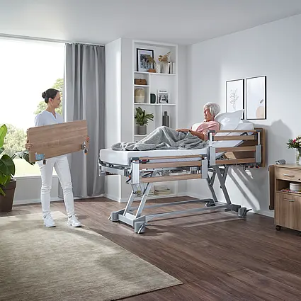 Elvido vervo Pflegebett mit Vario-Safe-System zum werkzeuglosen Abnehmen von Kopf- und Fußteilen.