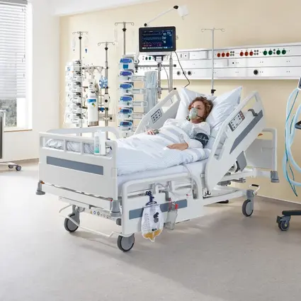 Valinnaiset kiinnitystangot ja käytännölliset tukikaiteet tukevat modernia potilashoitoa kaikilta osin.