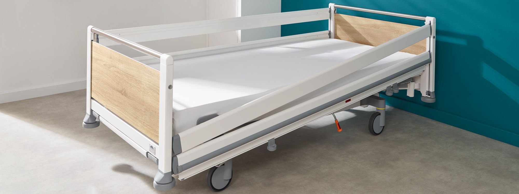 Ukośne ustawienie barierek bocznych na całej długości łóżka szpitalnego Seta pro