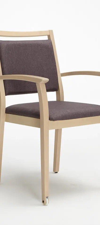 Modell Mavo als Stapelstuhl mit Armlehnen