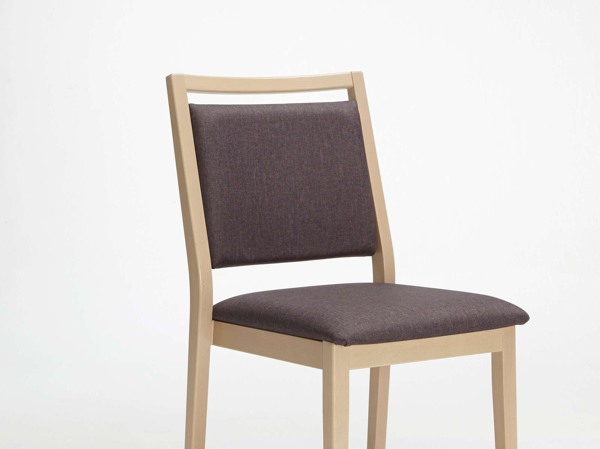 The Mavo model as a stackable chair without armrests
