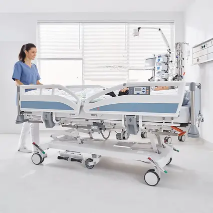 Stiegelmeyer Krankenhausbett mit zusätzlicher fünfter Rolle zur besseren Fahrbarkeit