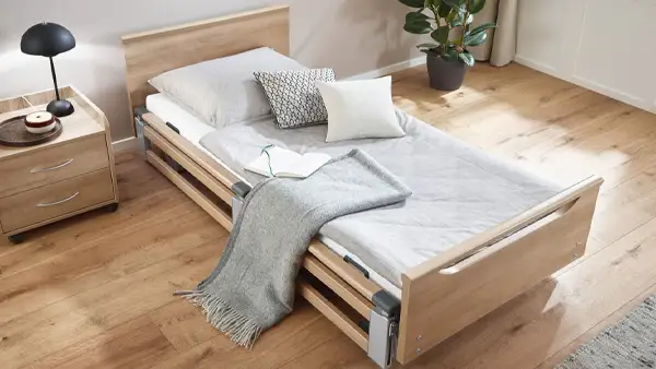 Cama de cuidados Regia para idosos, ajustável e confortável para uso diário em cuidados domiciliares
